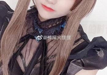 神探火狸狸的泳池写真，下载的时候请勿喷饮料！
