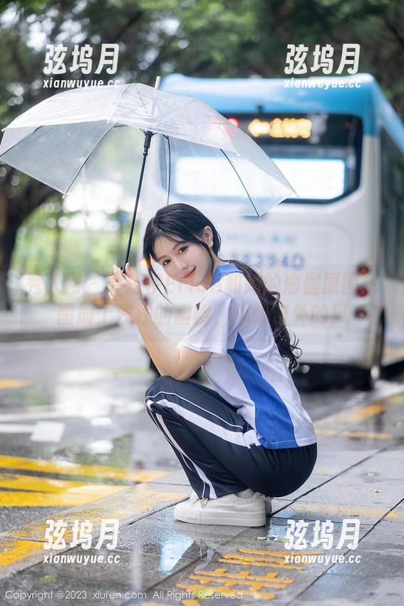 秀人网 - 卓芷伊EricA和她的瑜伽原图：图册上浅浅的幽幽，心想窗外的风