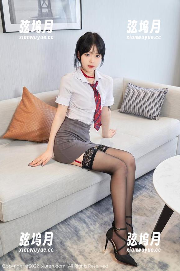 秀人网 - 懂得玩水的周慕汐baby，她的泳衣图包不愧是夏天的潮流宝典！