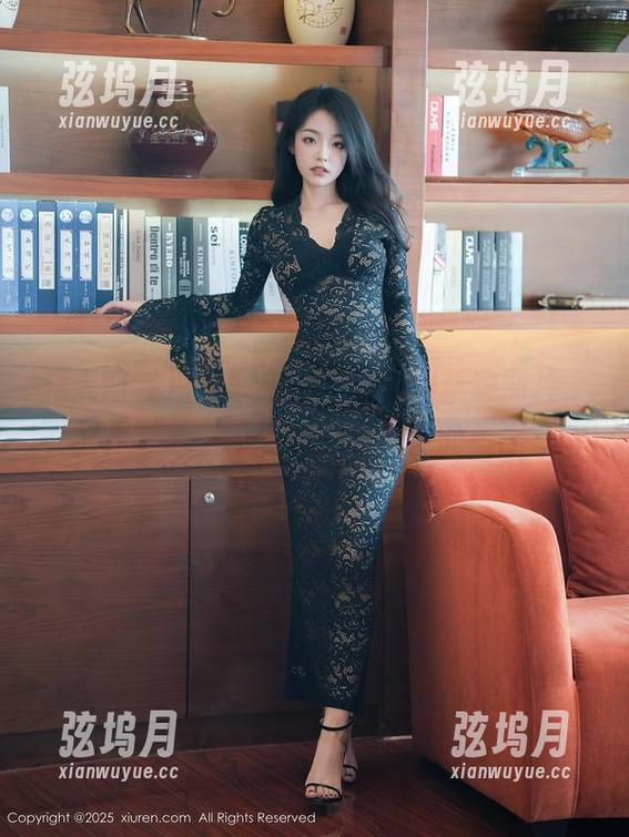 秀人网 - 白甜带来一组白色的精致图片，又是更新，不过我更关注她的姿态。