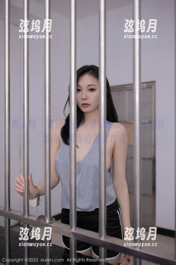 秀人网 - 贾诗晗的高清泳装姿态，我们在海边是否也能如此自在？