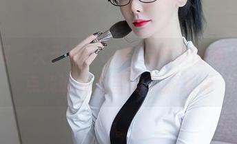 秀人网 – 关于黄婧GIGI的女友图集,带着点戏谑和欲望的资源集锦