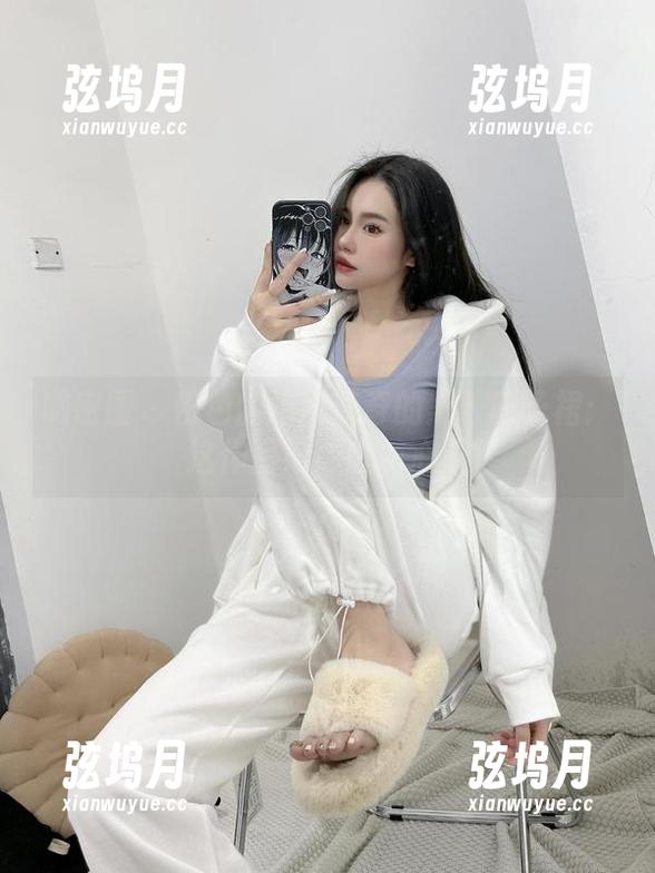 微密圈 - 粉色的猪陈佩奇的黑胶格子裙：这作品好像藏着心事