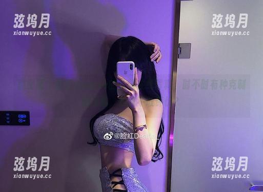 脸红Dearie 微密圈 - 脸红Dearie的礼服在线写真,时不时有种克制的优雅,你敢不敢评价?