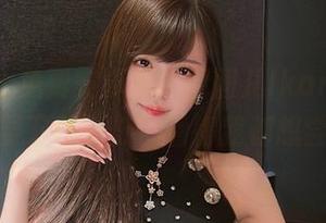 弄了一个免费安卓包，腐团儿Ikaros的丝袜要不要下载一份？看得我都想尝试了。