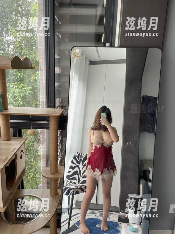 葱油饼er 微密圈 - 高清档案:无聊对镜,葱油饼er的搞怪自我