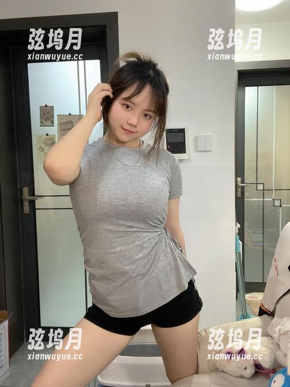 微密圈 - 图片是定制的，但葱油饼er姐姐的气质绝不简单