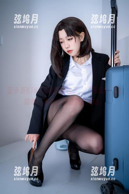 蓝小沂KiKi又来新图包了，“死库水”里的每一滴都让我有点小激动。