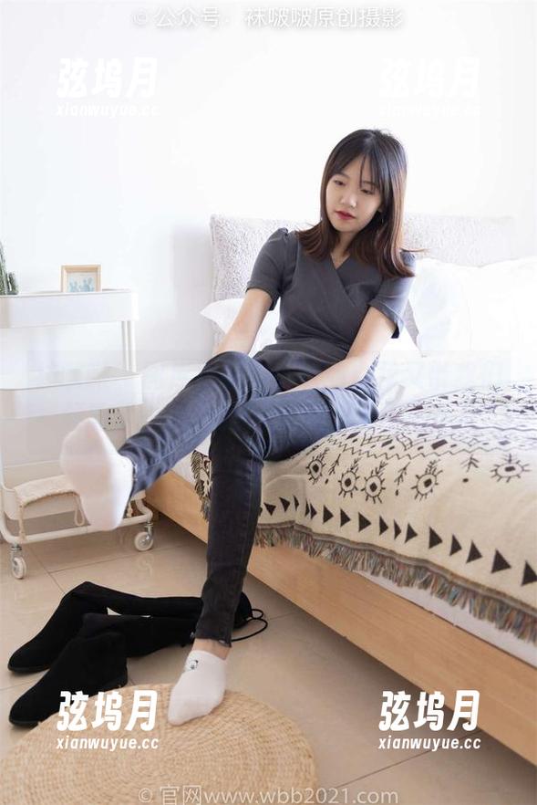 袜啵啵 - 图库更新！小沫的白裙又带我们领略了一把优雅，分享的不只是外表