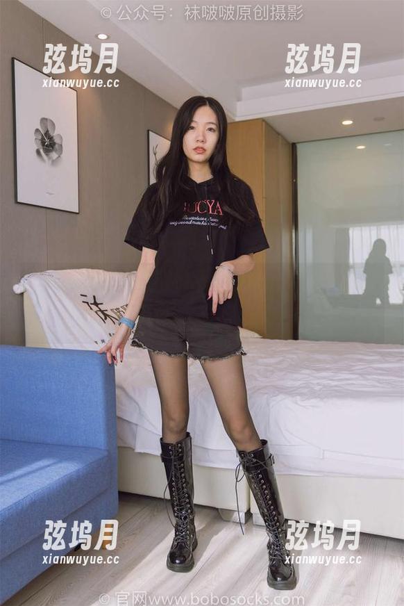 袜啵啵 - 小甜豆的图包更新，只有一只脚的小腿和白丝，这姿势行不行呀？