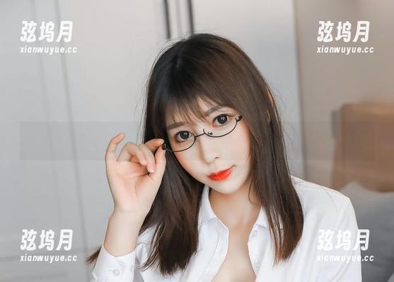 看雯粥粥秀职业装，私拍资源太不专业了，哈哈！