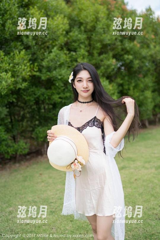魅妍社 - 在线翻开九儿的校服写真，满满的青涩回忆飘出来了。