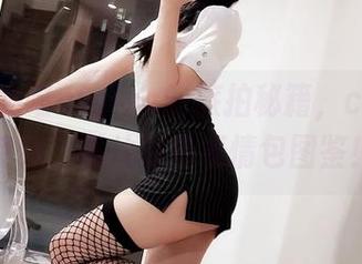 携带魔物喵nigisa的旅拍秘籍，cos玩得特别，照片堪称表情包图鉴！