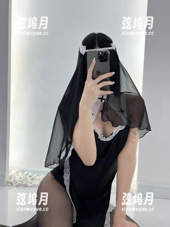鱼神鱼 微密圈 - 鱼神鱼的写真分享:秘书角色中的隐秘内涵